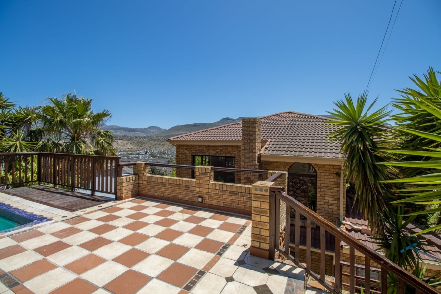 To Let 3 Bedroom Property for Rent in Capri Western Cape